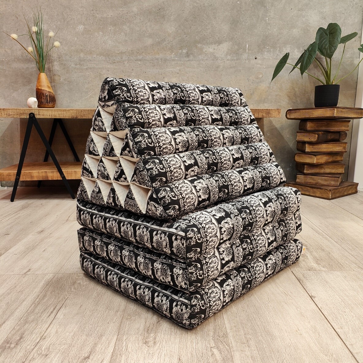 Foldout triangle thai cushion hotsell